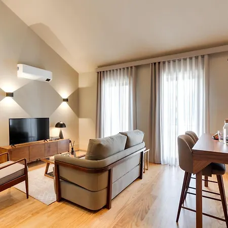 Avus M And By Da'home * ポルト