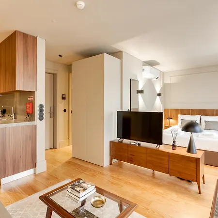 Avus M And By Da'home ポルト