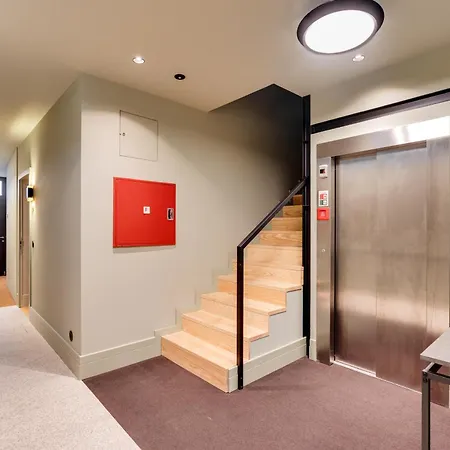 Avus M And By Da'home * ポルト