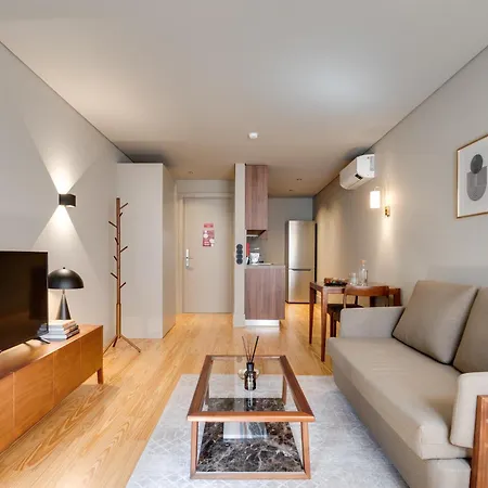 Avus M And By Da'home Porto