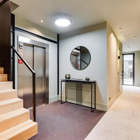 Avus M And By Da'home Apartman *