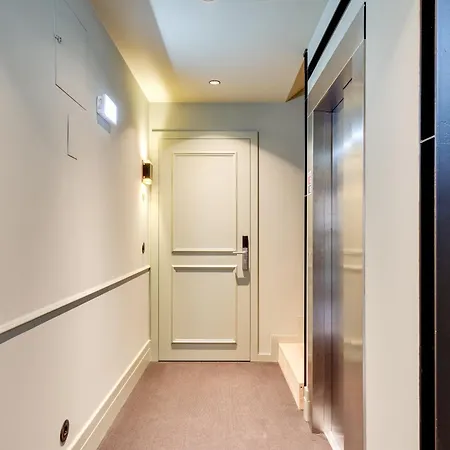 Avus M And By Da'home Apartman *