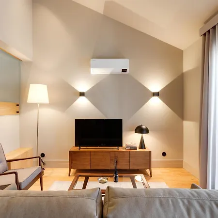 Avus M And By Da'home Apartman