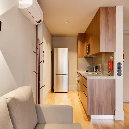 Avus M And By Da'home Apartman