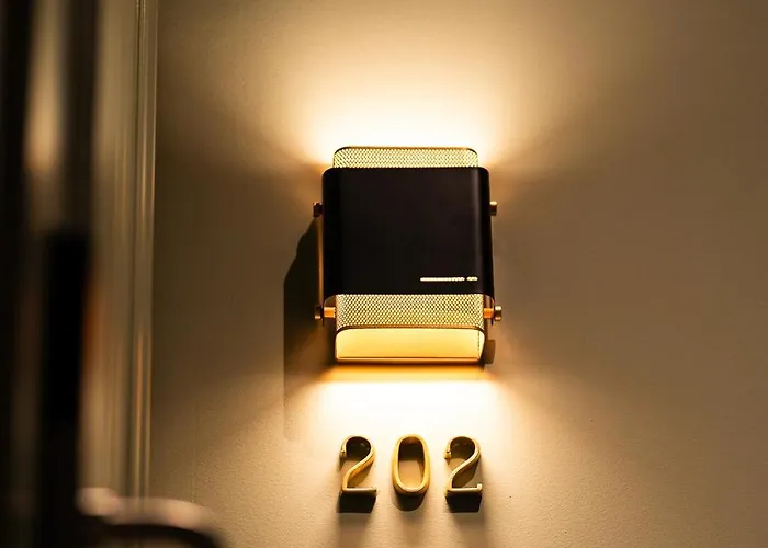 Avus M And By Da'home Porto