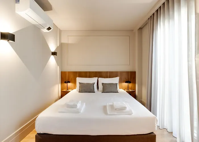 Avus M And By Da'home Oporto