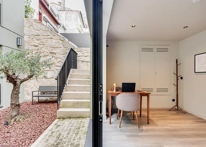 Avus M And By Da'home Oporto