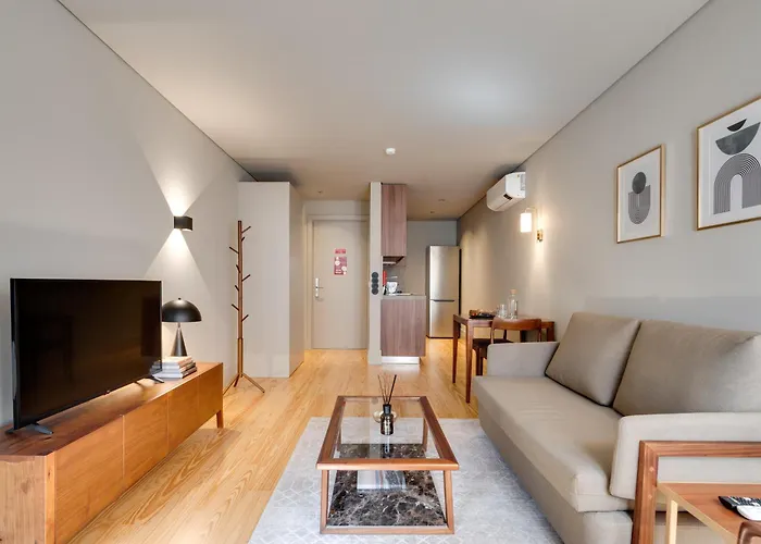 Avus M And By Da'home Porto