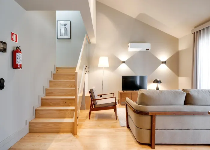 Avus M And By Da'home Porto