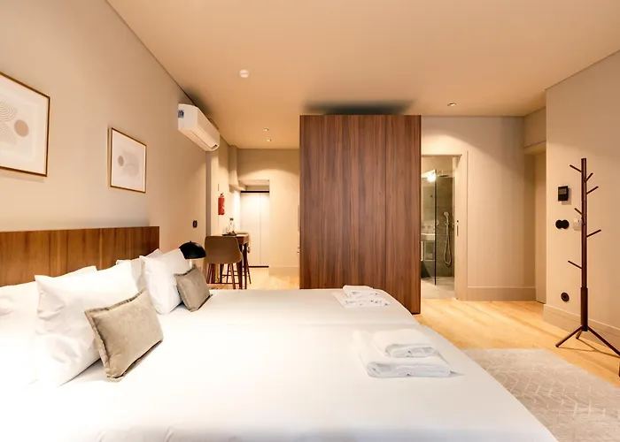 Avus M And By Da'home * Porto