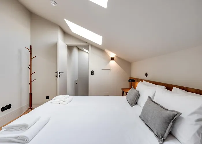 Avus M And By Da'home * Oporto