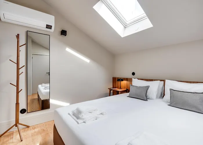 Avus M And By Da'home * Oporto