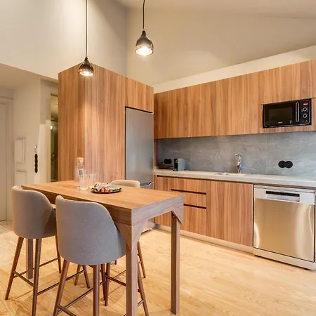 Avus M And By Da'home Apartment