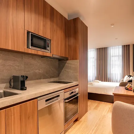 Avus M And By Da'home Porto