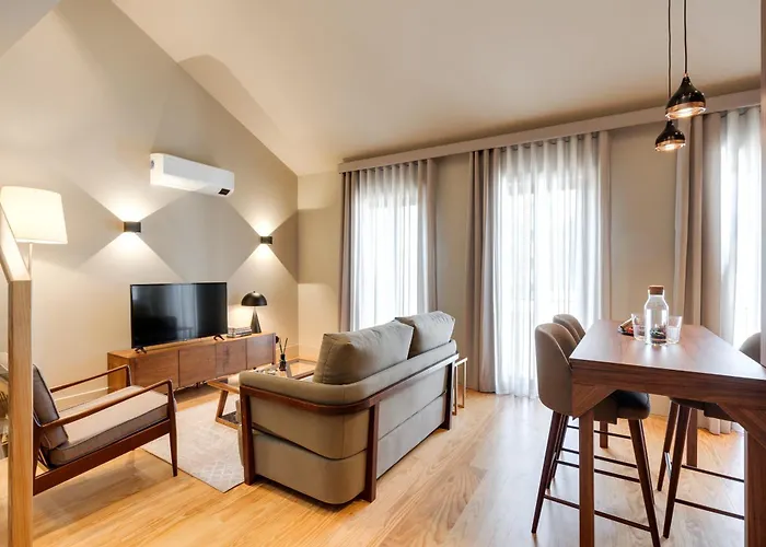 Avus M And By Da'home * Porto